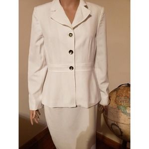 Atelier Women's Career Lined Ivory/White with Silver Buttons Skirt Suit Size 6